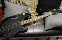 FENDER DUFF MCKAGAN BASS