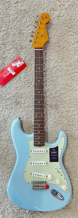 FENDER VINTERA II ROAD WORN '60S STRATOCASTER, ROSEWOOD FINGERBOARD, SONIC BLUE