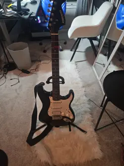 STARCASTER STRAT GUITAR