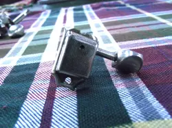 BOTTOM KEYSTONE SINGLE FENDER JAPAN RI STRATOCASTER, TELECASTER GUITAR TUNER