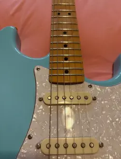 MIM STANDARD STRATOCASTER