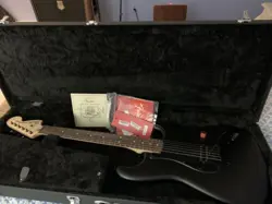 TOM DELONGE TO THE STARS BLACKOUT FENDER STRATOCASTER 1/300