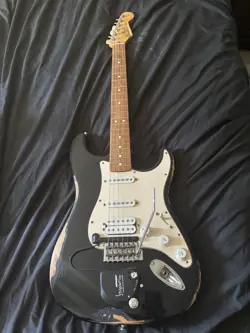 FENDER FISHMAN TRIPLEPLAY STRATOCASTER MIDI SYNTH GUITAR