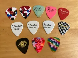 VINTAGE FENDER & DANDREA GUITAR PICKS LOT THIN MEDIUM HEAVY EXTRA HEAVY