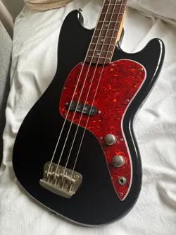 MUSICMASTER BASS W/GIG