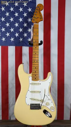 FENDER VINTERA II '70S STRATOCASTER WITH MAPLE FRETBOARD - VINTAGE WHITE