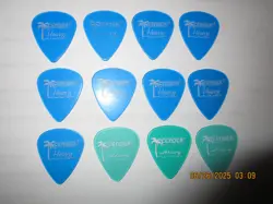 ASSORTED LOT OF 12 FENDER CALIFORNIA CLEAR GUITAR PICKS - HEAVY GAUGE, RL18