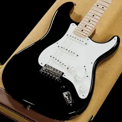 SIGNATURE STRATOCASTER BLACK