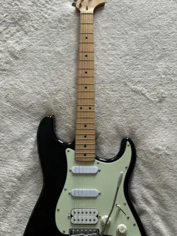 CUSTOM FENDER SQUIER STRAT STYLE GLOW-IN-THE-DARK ELECTRIC GUITAR BUILD
