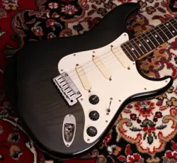FENDER /STR-85R
