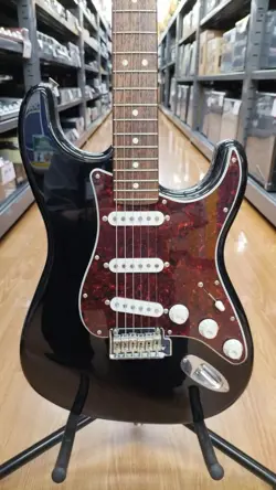 FENDER MADE IN JAPAN HYBRID II STRATOCASTER USED 2021 ALDER BODY W/SOFT CASE