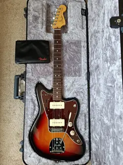 ELECTRIC GUITAR FENDER AMERICAN PROFESSIONAL II JAZZMASTER SUNBURST W/ HARD CASE