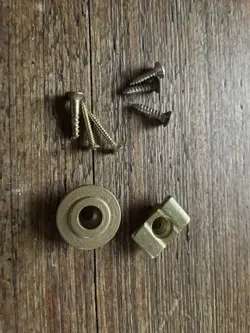 VINTAGE FENDER BASS GOLD BRASS(?) STRING TREES