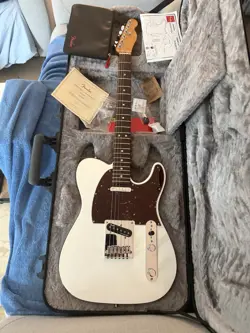 FENDER AMERICAN ULTRA TELECASTER ELECTRIC GUITAR - ARCTIC PEARL - HARD CASE
