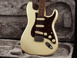 FENDER AMERICAN ELITE STRATOCASTER USED ALDER BODY OLYMPIC PEARL W/HARD CASE