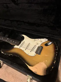 STRATOCASTER WITH ROSEWOOD