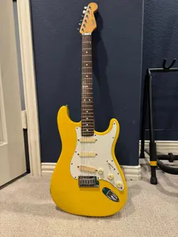 YELLOW RARE STRATOCASTER