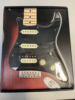 FENDER PREWIRED STRATOCASTER PICKGUARD SSH