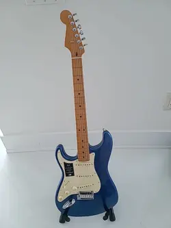 FENDER AMERICAN ULTRA STRATOCASTER LEFT-HANDED ELECTRIC GUITAR - COBRA BLUE