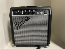 SMALL ELECTRIC GUITAR FENDER AMP GOOD CONDITION