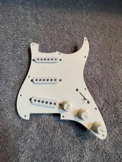 FENDER STRATACASTER SQUIRE