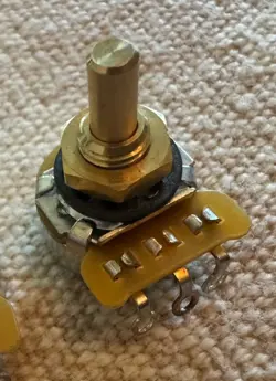 1 - GENUINE FENDER 50K LINEAR MINI CTS JAGUAR JAZZMASTER POT 4MM SHAFT 270S3247