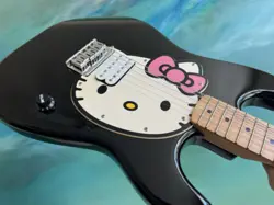 ELECTRIC GUITAR STRATOCASTER SQUIER × HELLO KITTY BLACK 2006 FENDER