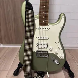 GUITAR STRATOCASTER OLIVE