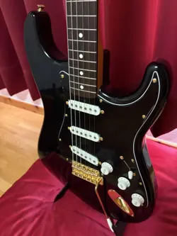 STRATOCASTER MIDNIGHT