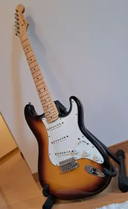FENDER JAPAN STRATOCASTER 1993 SAFE PACKING!