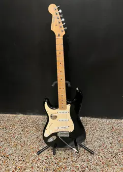 FENDER STRATOCASTER ELECTRIC GUITAR MADE IN MEXICO LEFT HANDED