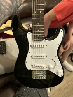FENDER  SQUIER MINI GUITAR