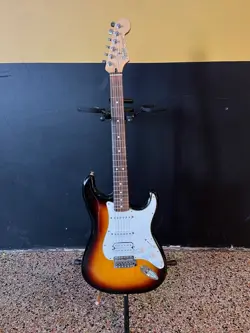 FENDER STRATOCASTER ELECTRIC GUITAR MADE IN MEXICO
