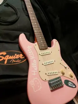 KITTY MODEL STRATOCASTER