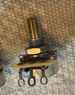 1 - GENUINE FENDER 50K LINEAR MINI CTS JAG JAZZMASTER POT 4MM SHAFT 0054458049