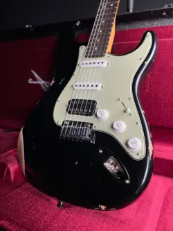 FENDER CUSTOM SHOP CUSTOM DELUXE HSS S-1 STRATOCASTER, RELIC - BLACK (2025)