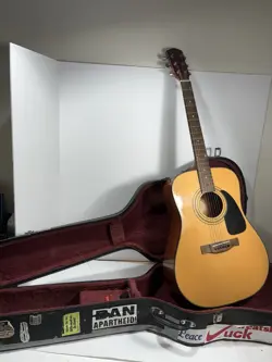DG-60/NAT FENDER ACOUSTIC GUITAR W/ HARD CASE FOR REPAIR (CRACK ON ARM) READ**