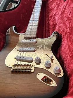 SERIAL # 1 OF 150 1994 DIAMOND DEALER 40TH ANNIVERSARY FENDER STRATOCASTER 24KT