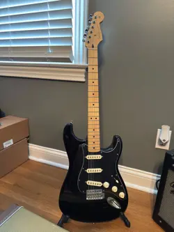 STANDARD FENDER STRATOCASTER SPECIAL EDITION ELECTRIC GUITAR MINT CONDITION