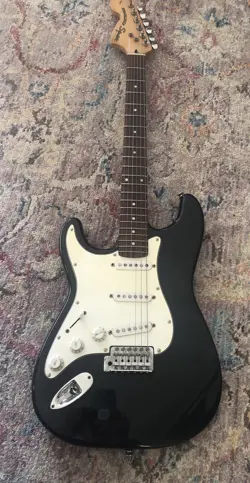 2000 STRATOCASTER SQUIER STANDARD SERIES FENDER GUITAR BLACK LEFT HAND