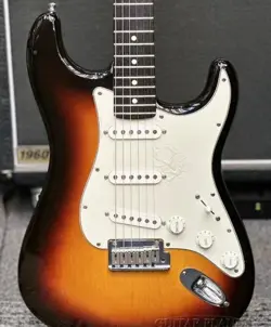 FENDER AMERICAN STRATOCASTER USED ALDER BODY -3-COLOR SUNBURST W/HARD CASE