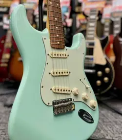 FENDER VINTERA '60S STRATOCASTER USED ALDER BODY SURF GREEN W/GIG CASE