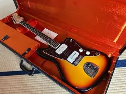 ELECTRIC GUITAR FENDER AMERICAN VINTAGE JAZZMASTER SUNBURST ALDER BODY & CASE