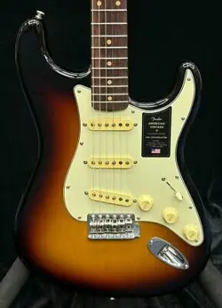 FENDER AMERICAN VINTAGE II 1961 STRATOCASTER -3-COLOR SUNBURST-