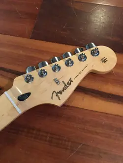 2022 FENDER PLAYER STRAT MAPLE NECK STRATOCASTER TUNERS