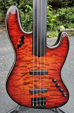 BASS FRETLESS CUSTOM