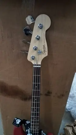 BY FENDER PRECISION