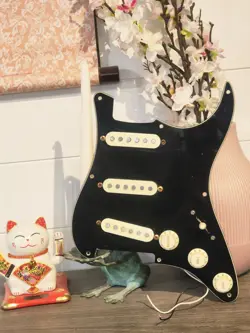 FENDER CLASSIC PLAYER 50S STRATOCASTER LOADED PICKGUARD