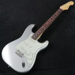 FENDER  FSR COLLECTION MADE IN JAPAN HYBRID II STRATOCASTER ROSEWOOD INCA SILVER