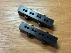 VINTAGE 1970S FENDER JAZZ BASS PICKUP COVER SET